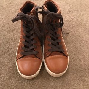 Boys Kenneth Cole shoe size 3